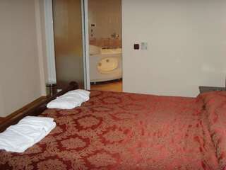 Отель Meridian Hotel Bolyarski Велико-Тырново Стандартный двухместный номер с 1 кроватью или 2 отдельными кроватями-1
